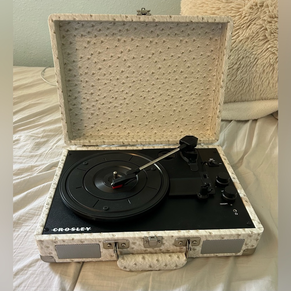 White leather crosley suitcase record player cruiser plus